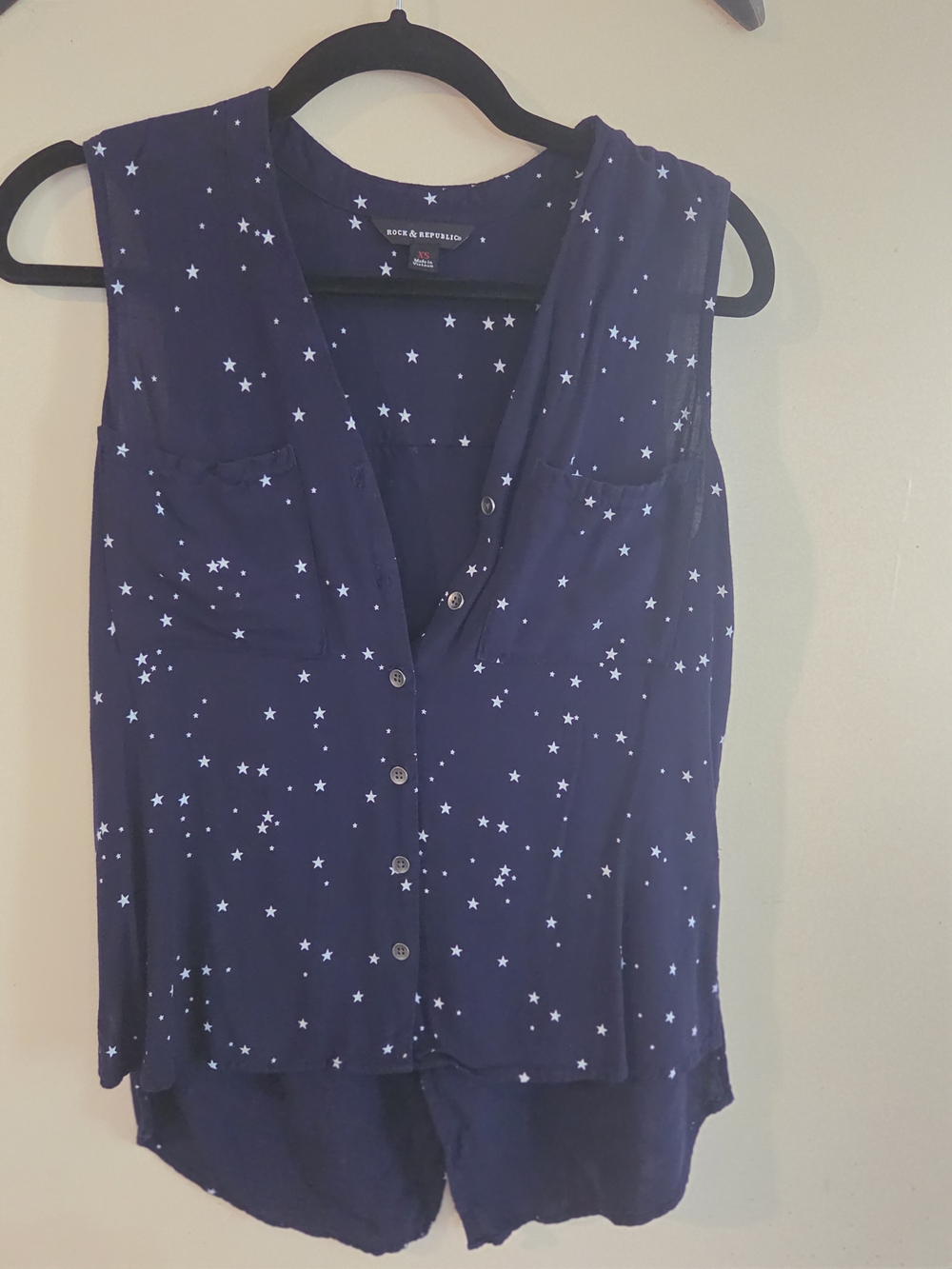 Rock & Republic Navy Sleeveless Star-Print Button Down Top
